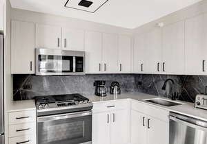 Premium Medical District 2BR w/ Gym + W/D, 1 block to L, by Blueground