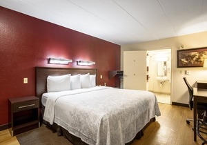 Red Roof Inn PLUS+ Chicago - Willowbrook