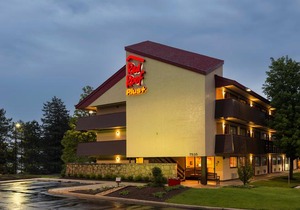 Red Roof Inn PLUS+ Chicago - Willowbrook