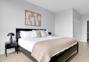 Roomy Arlington Heights 2BR w/ Gym & W/D, near I-90, by Blueground