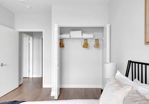 Roomy Arlington Heights 2BR w/ Gym & W/D, near I-90, by Blueground