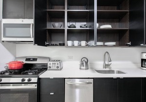 Roomy Gold Coast 1BR w/Walk-up, near L & Mariano Park, by Blueground