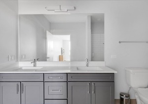 Serene Arlington Heights 2BR w/ Gym & W/D, easy commute, by Blueground