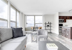 Sleek Edgewater 1BR w/ Gym, Deck & Lounge, 5 blocks to L, by Blueground