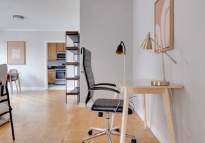 Sleek Evanston 1BR w/Dishwasher, walk to Northwestern, by Blueground