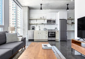 Sleek River North 1BR w/Gym, Pool, near L stop & Beach, by Blueground