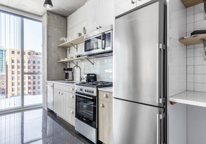 Sleek River North 1BR w/Gym, Pool, near L stop & Beach, by Blueground