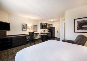 Sonesta Simply Suites Chicago Waukegan