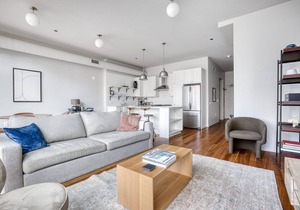 Spacious River North 3BR w/Gym, Rooftop, walk to L & Park, by Blueground (ID #CHI323)