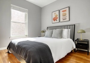 Stunning Lakeview 3BR w/ W/D & BBQ, nr Belmont L, by Blueground