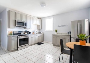 Stylish and Cute 2BR Apartment Near Wrigley!