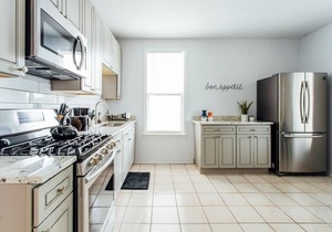 Stylish and Cute 2BR Apartment Near Wrigley!