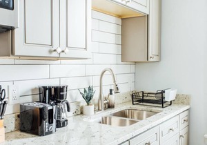 Stylish and Cute 2BR Apartment Near Wrigley!
