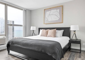 Sunny Edgewater 2BR w/ Gym, Deck & Lounge, 5 blocks to L, by Blueground