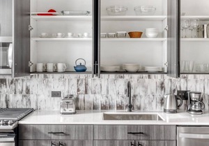 Sunny West Loop Studio w/ Gym & Pool, 2 blocks from L, by Blueground
