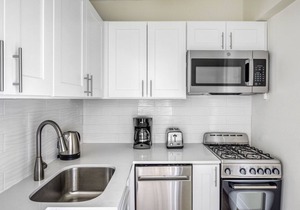 Tasteful Gold Coast 1BR w/Doorman & Gym, 2 blocks to L, by Blueground