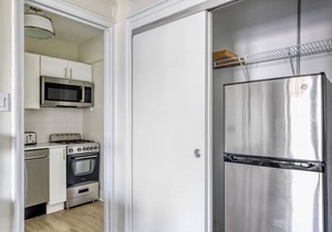 Tasteful Gold Coast 1BR w/Doorman & Gym, 2 blocks to L, by Blueground