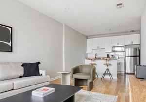 Trendy Lakeview 2BR w/ Patio, W/D, walk to Wrigley Field, by Blueground