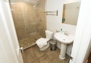 Wrigleyville Inn, Beautiful Modern 1 Bedroom, Steps from Wrigley Field