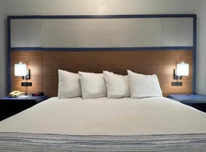 Americinn | Galesburg