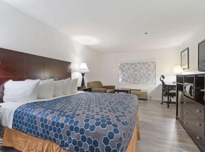 Naperville Inn | Westmont