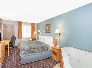 Days Inn | Farmer City