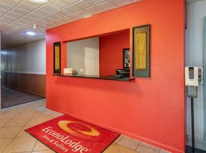 Econo Lodge Inn Suites Granite City | Mitchell