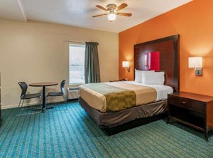 Econo Lodge Inn Suites Granite City | Mitchell