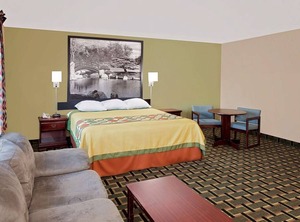 Lodge | Canton