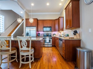 Wells Apartments St Chicago | Ukrainian Village