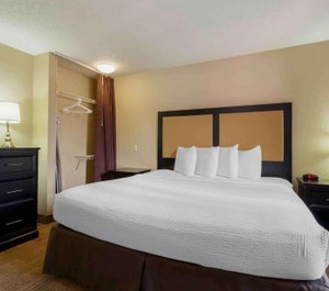 Stay America Suites Rockford State Street 