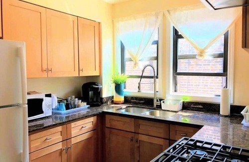 Chinatown House | 1 #31 - 4 Bedroom Condo - McCormick Place, Wintrust Arena, Chinatown