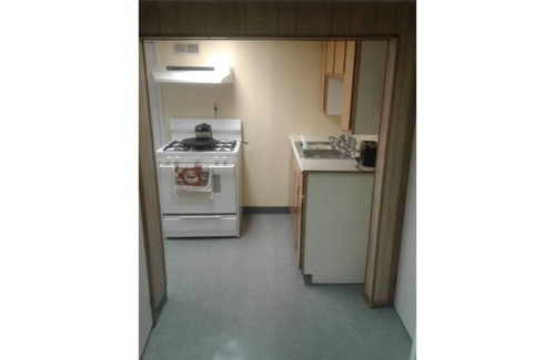 Alton House | 1 Bedroom Furnished Basement Apartment Close to Phillips 66