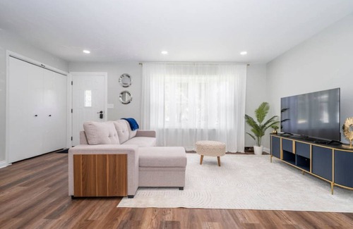 Elmhurst House | 102 m² House ∙ 3 bedrooms ∙ 6 guests