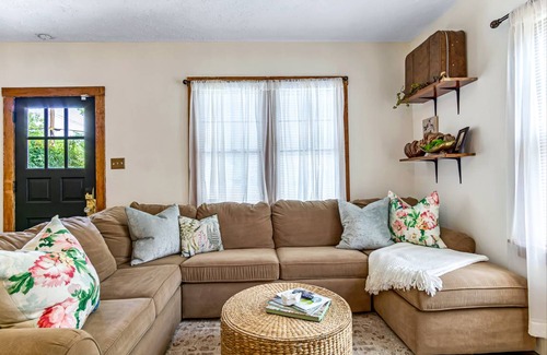 Edwardsville House | 157 m² House ∙ 3 bedrooms ∙ 9 guests