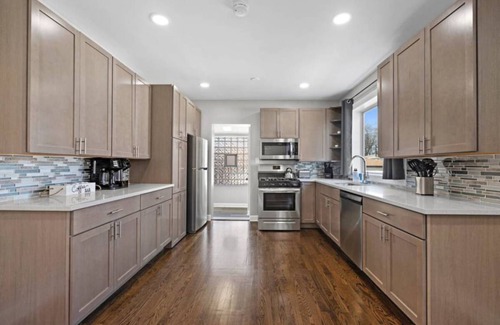Morton Grove House | 158 m² House ∙ 3 bedrooms ∙ 11 guests