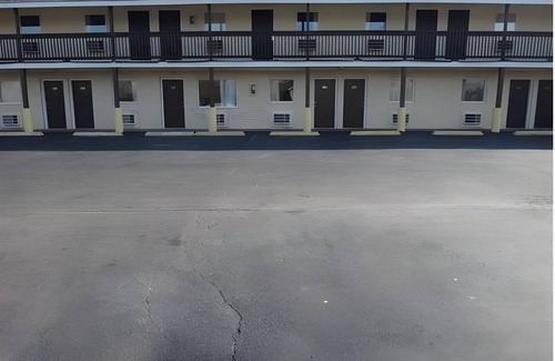 Fairmont City Hotel | 19 m² Motel ∙ 4 guests