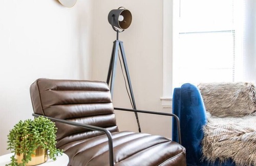 Ravenswood Apartment | 1BR Modern Apartment in Lincoln Square