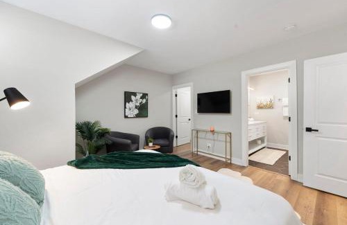 Lower West Side Apartment | 2 Bed & 3 Bath Chicago Condo