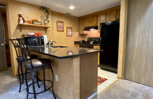 The Galena Territory Condo | 2 BR, 2 BA Galena Townhouse Near Downtown Shopping, Golf, Skiing, Hiking Trails!