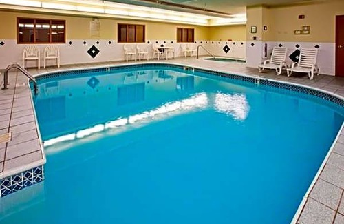 Galesburg Hotel | 2-Star Hotel ∙ AmericInn by Wyndham, Galesburg, IL