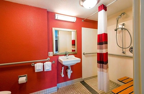 Rockford Hotel | 2-Star Hotel ∙ Red Roof Inn Rockford East - Casino District