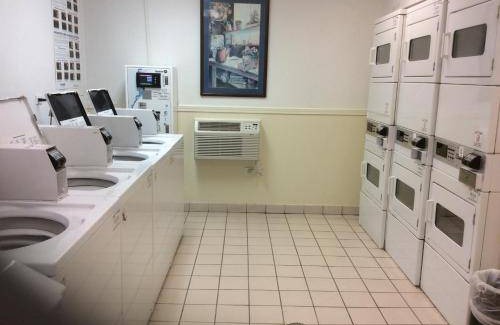Elk Grove Village Hotel | 21 m² Hotel ∙ 4 guests
