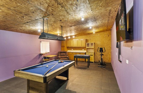 Russell House | 232 m² House ∙ 4 bedrooms ∙ 8 guests