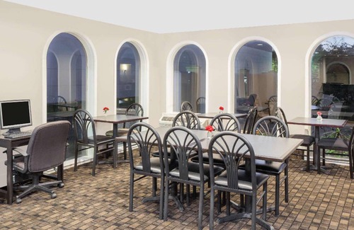 Morton Grove Hotel | 25 m² Hotel ∙ 127 guests