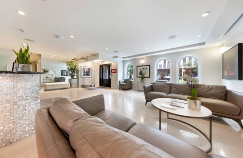Near West Side Hotel | 250 m² Hotel ∙ 127 guests