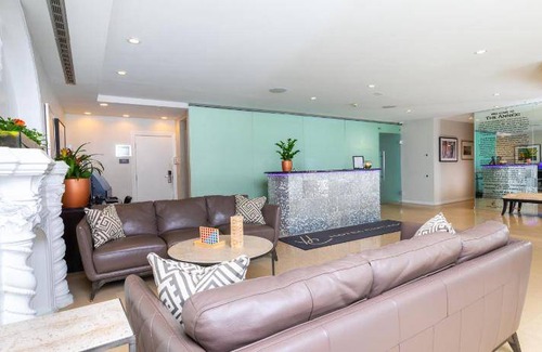 Near West Side Hotel | 250 m² Hotel ∙ 127 guests