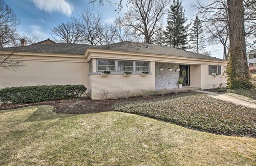 Glen Ellyn House | 278 m² House ∙ 4 bedrooms ∙ 10 guests