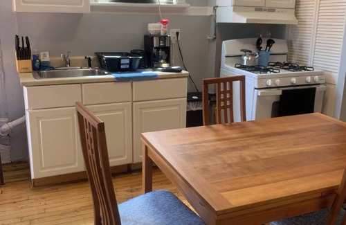 Near West Side Apartment | 3 Bedroom Medical Center!