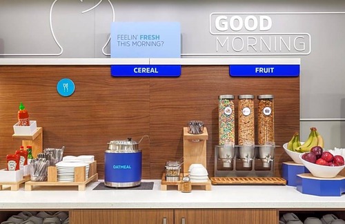 Prospect Heights Hotel | 3-Star Hotel ∙ Holiday Inn Express & Suites - Prospect Heights, an IHG Hotel